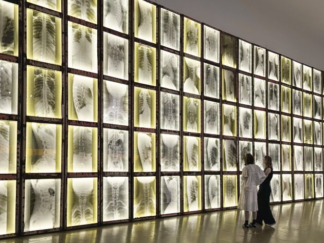 Ibrahim Mahama y el peso de la memoria histórica en Kunsthalle Wien