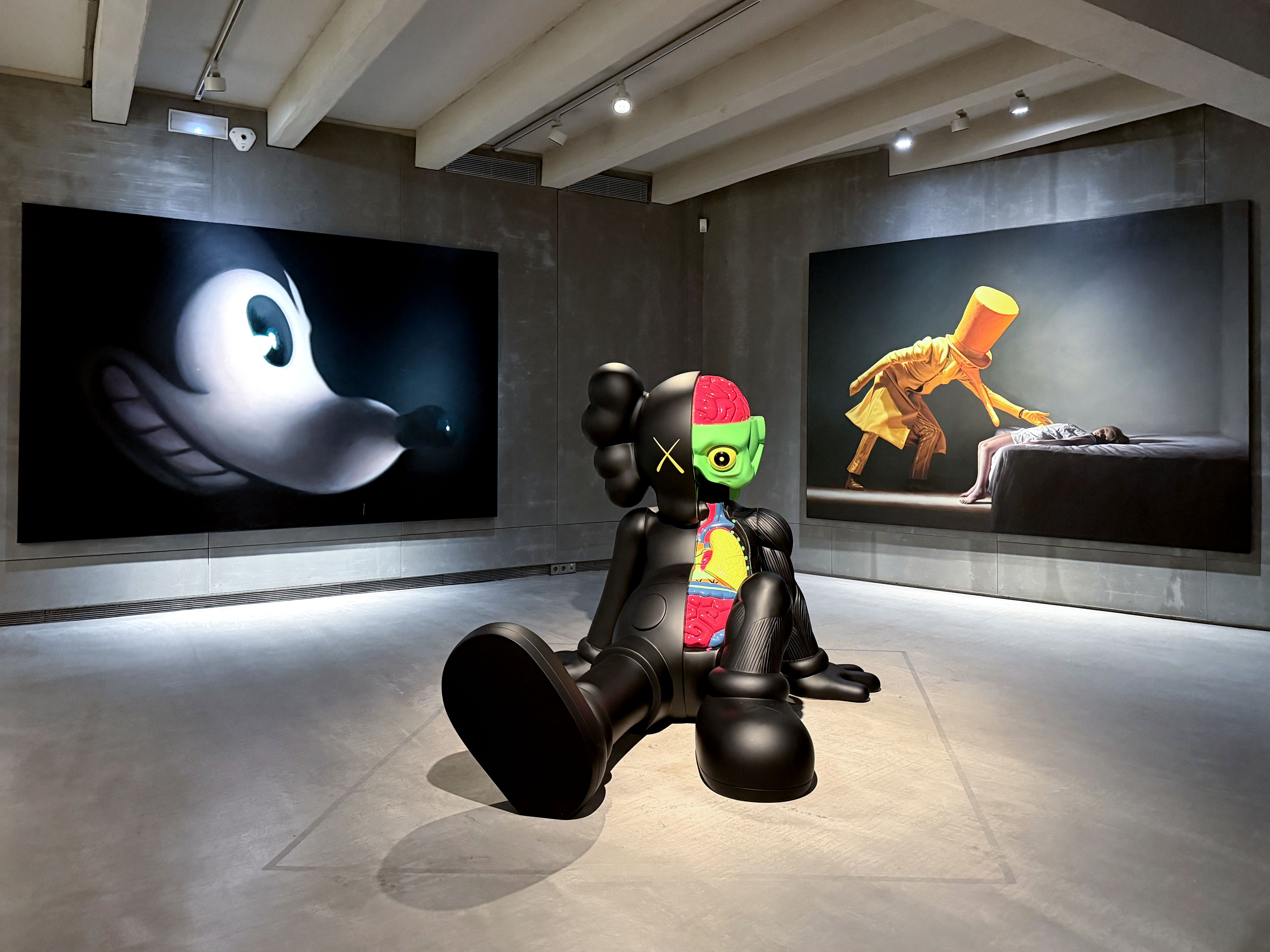 Los mundos invertidos de Gottfried Helnwein en SOLO Independencia